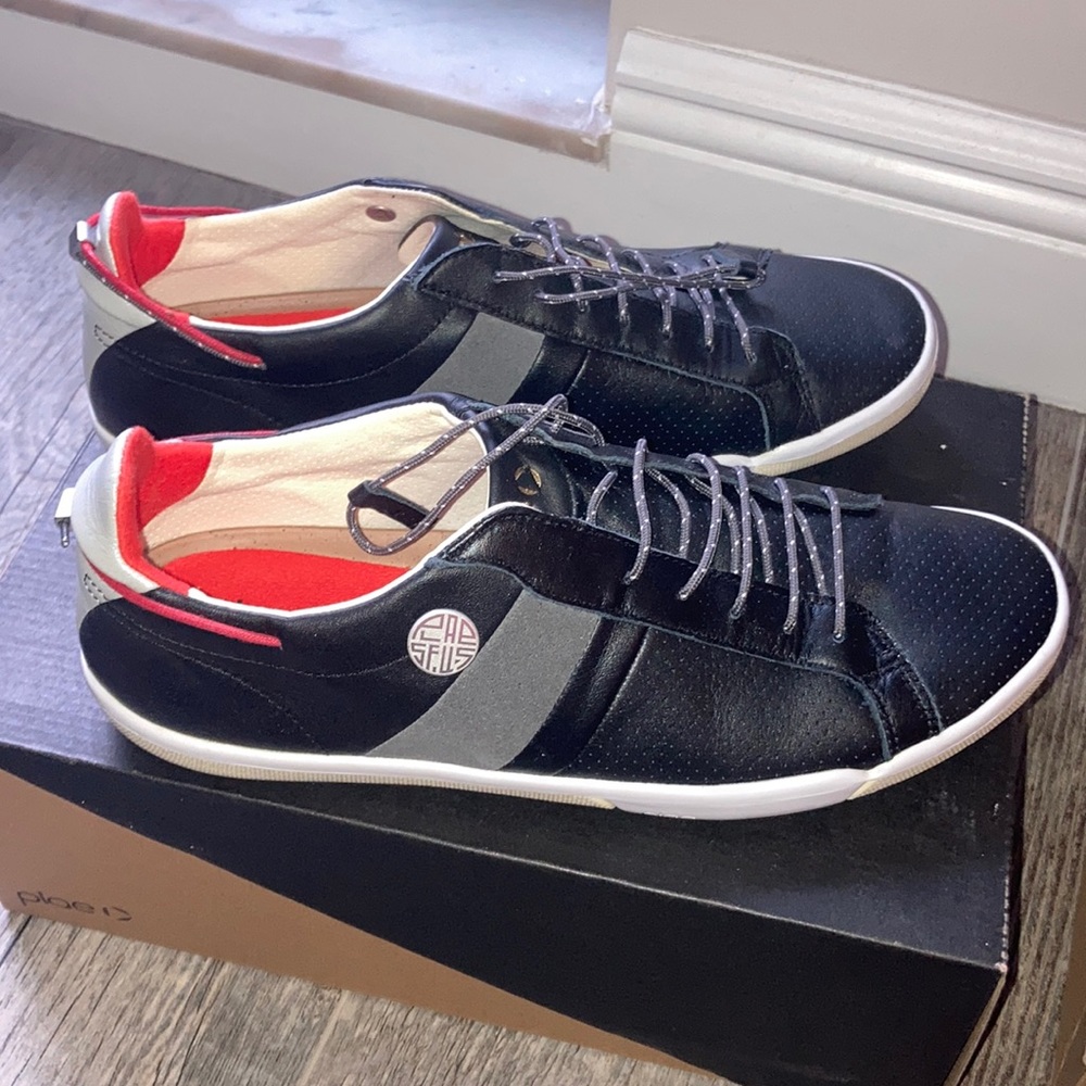 Plae sneakers